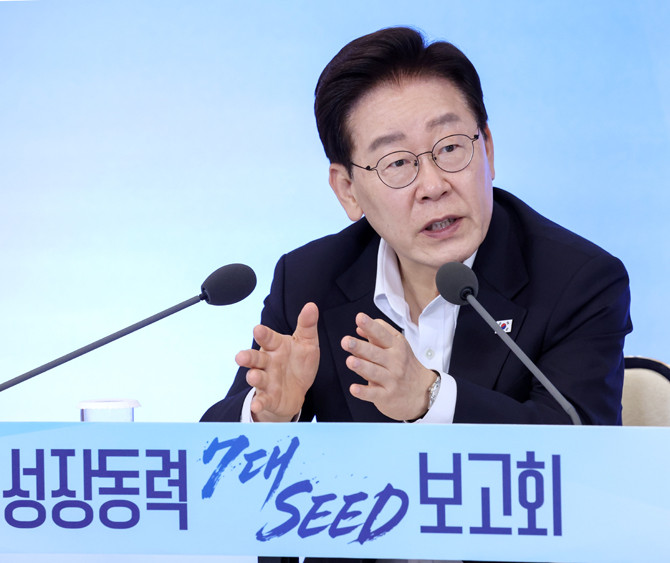 보고회에는 민간 전문가들이 에너지기술과 공급망의 중요성, 첨단기술 확보 필요성에 대해 제언했고, 과기정통부가 '미래 개척의 엔진: 첨단기술'을 주제로 7대 SEED 프로젝트 추진 방안을 발표했다. ⓒ 연합뉴스