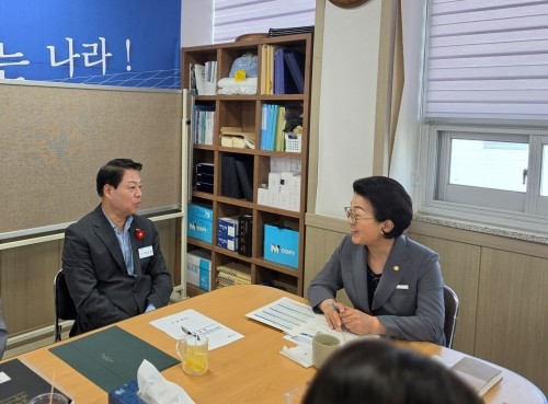 박성현 시장은 권향엽 국회의원(더불어민주당)과 면담을 하고 있다. ⓒ 광양시