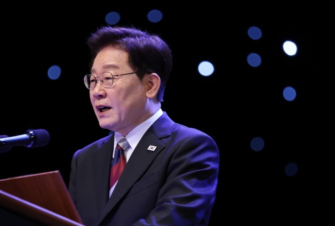 지난 15일 이재명 대통령이 서울 종로구 세종문화회관에서 열린 제81주년 광복절 경축식에서 경축사를 하고 있다. © 연합뉴스