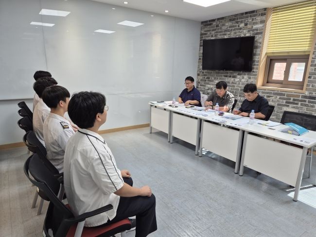 대구대학교 고교생 맞춤형 고용서비스 사업 반도체 현장 채용면접 모습. ⓒ 대구대학교