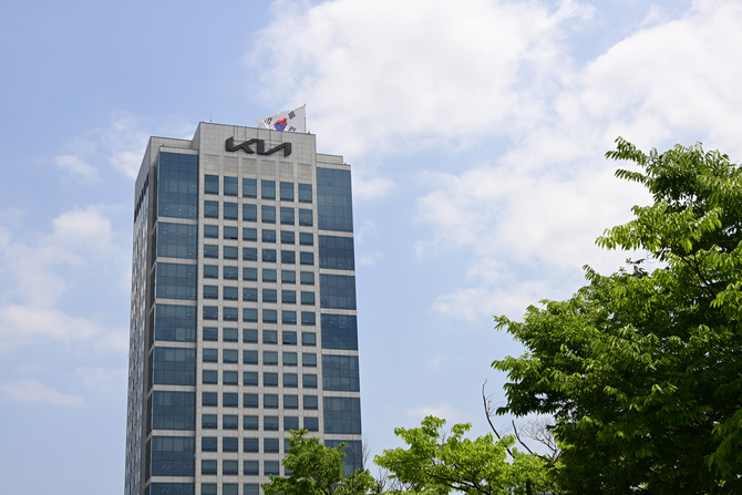 기아 노사가 지난 8월25일 12차 본교섭을 갖고, 6년 연속 무분규로 2026년 임단협 잠정합의안을 도출했다. ⓒ 기아