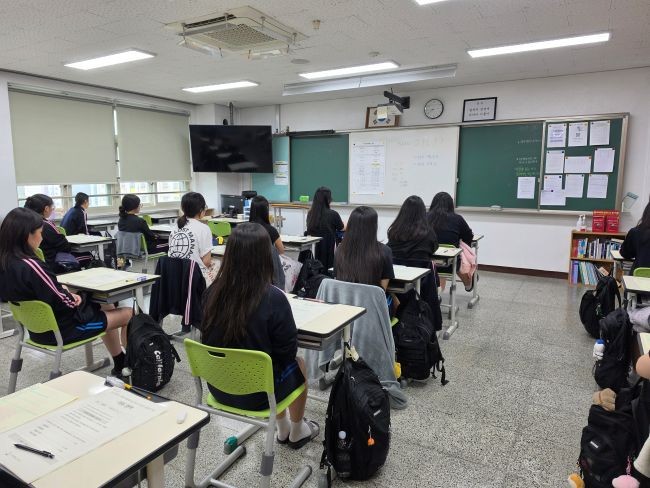 지난 27일 경북교육청은 관내 모든 고등학교 3학년생을 대상으로 올해 '경북 모의평가'를 시행했다. ⓒ 경북교육청