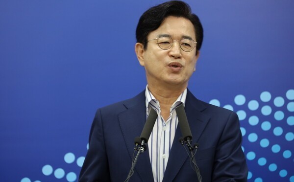허태정 대전시장이 지난달 27일 대전시청에서 기자회견을 열고 "재정 상황을 살펴보니 생각했던 것보다 훨씬 어려웠다"며 "2000억원 이상 필요한 재난지원금을 지급할 여건이 되지 않는다"고 밝혔다. =오영태 기자