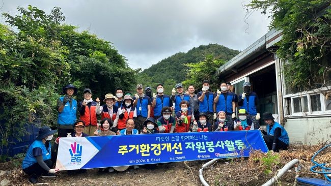 울진군은 민·관·군이 힘을 합쳐 고독사 위험에 놓인 홀몸 어르신의 생활공간을 정비하고 일상 회복을 지원하고 있다. ⓒ 울진군