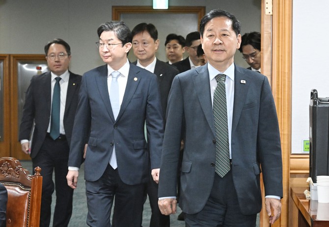 구윤철 부총리 겸 재정경제부 장관이 4일 서울 중구 은행연합회에서 열린 시장상황점검회의에 참석하고 있다. ⓒ 재정경제부
