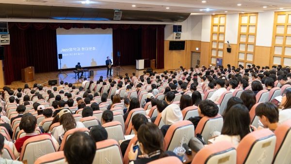 동국대 WISE캠퍼스 글로컬동국명사초청특강 모습. ⓒ 동국대