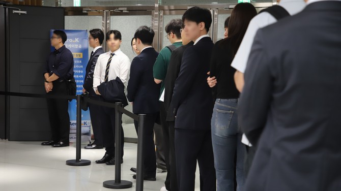 AeroK직무설명회(운항승무원 대기줄). ⓒ 에어로케이항공