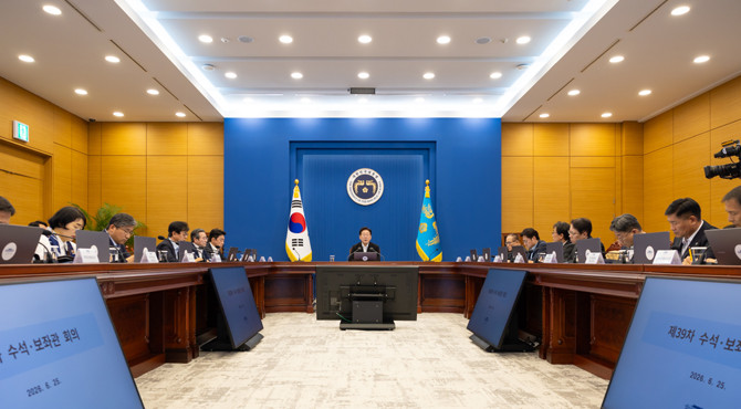 이 대통령은 민족 대명절 추석을 앞두고 임금체불 제로 사회에 속도를 내야 한다고 강조했다. ⓒ 청와대