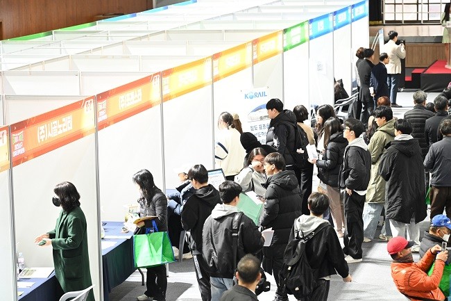 전남광주통합특별시 남구는 구직자에게는 취업 기회를, 기업에는 우수 인재를 채용할 기회를 제공하기 위해 10월 2일 광주대학교 호심기념도서관 1층에서 ‘2026 일자리 박람회’를 개최한다. Ⓒ 광주 남구청