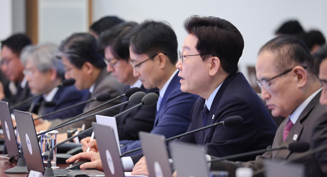 이 대통령은 국민주권정부 출범 500일을 앞두고 주거, 일자리, 금융 3대 핵심 과제 집중을 당부했다. ⓒ 연합뉴스