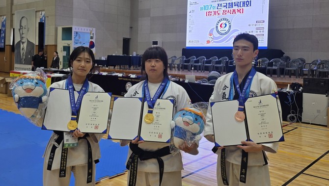 제107회 전국체육대회 합기도 수상자(왼쪽부터 김다혜, 김문희, 홍석규 선수). ⓒ 부여군