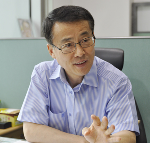 원권식 시민봉사담당관은